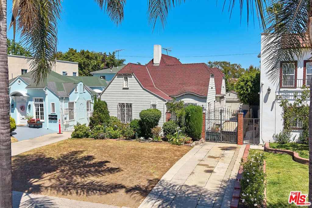 810 S Norton Avenue, Los Angeles, CA 90005 — photo 1