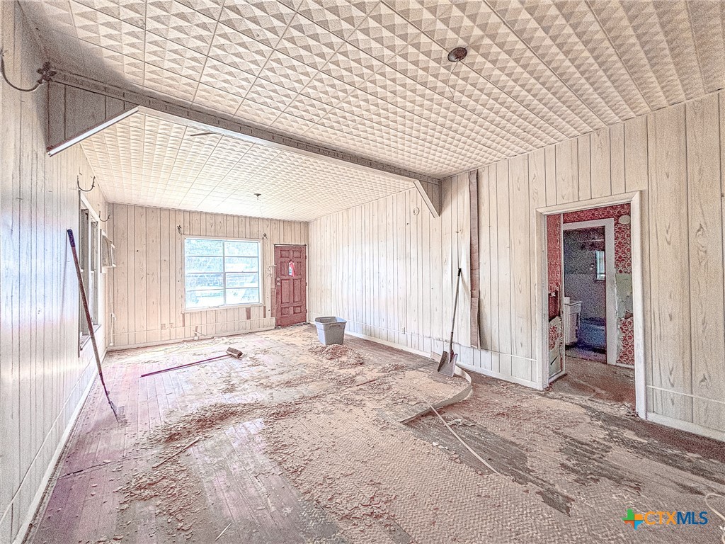 810 Avenue H, Shiner, TX 77984 — photo 1