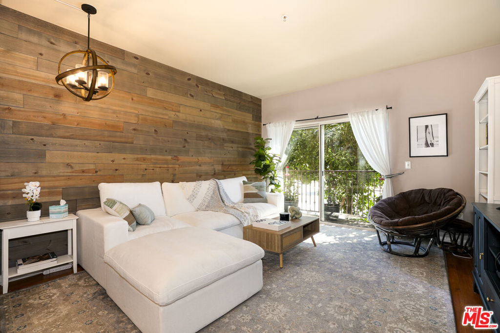 6525 Woodman Avenue 2, Valley Glen, CA 91401 — photo 1