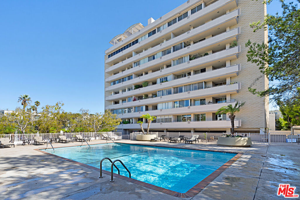 1333 S Beverly Glen 302, Los Angeles, CA 90024 — photo 1