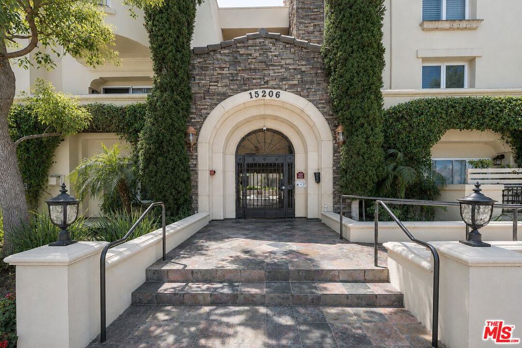 15206 Burbank Boulevard 116, Sherman Oaks, CA 91411 — photo 1