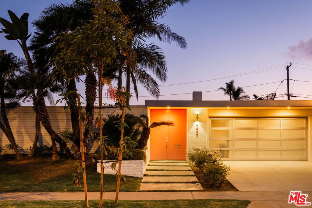 6427 S Halm Avenue, Los Angeles, CA 90056 — photo 1
