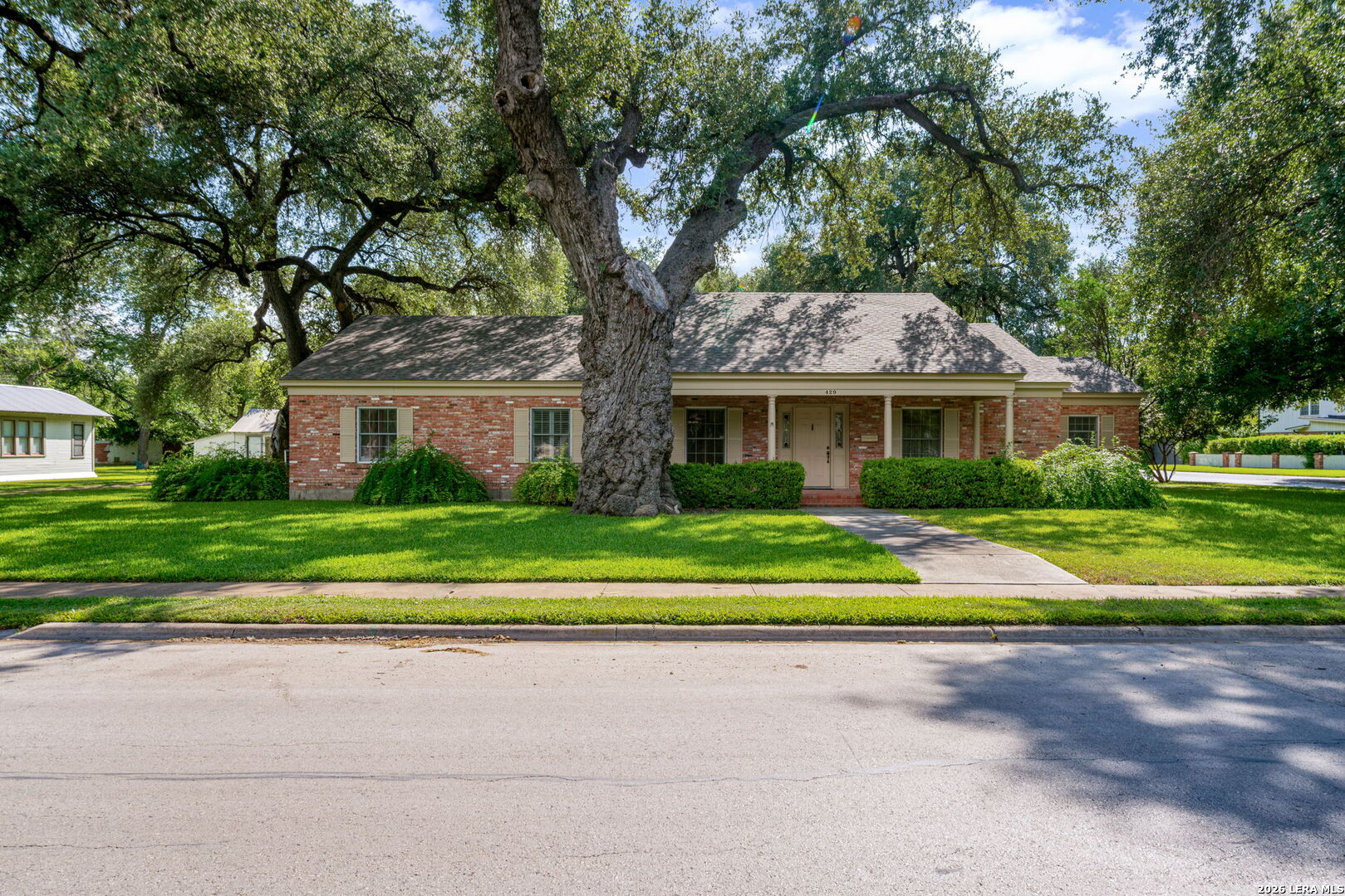 429 N High Street, Uvalde, TX 78801 — photo 1