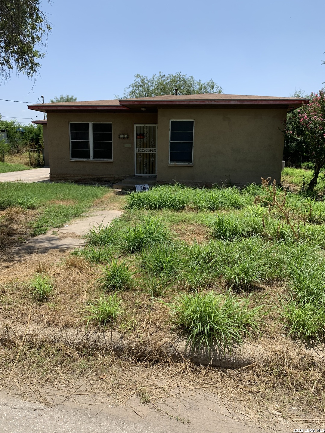 103 S 12th, Carrizo Springs, TX 78834 — photo 1
