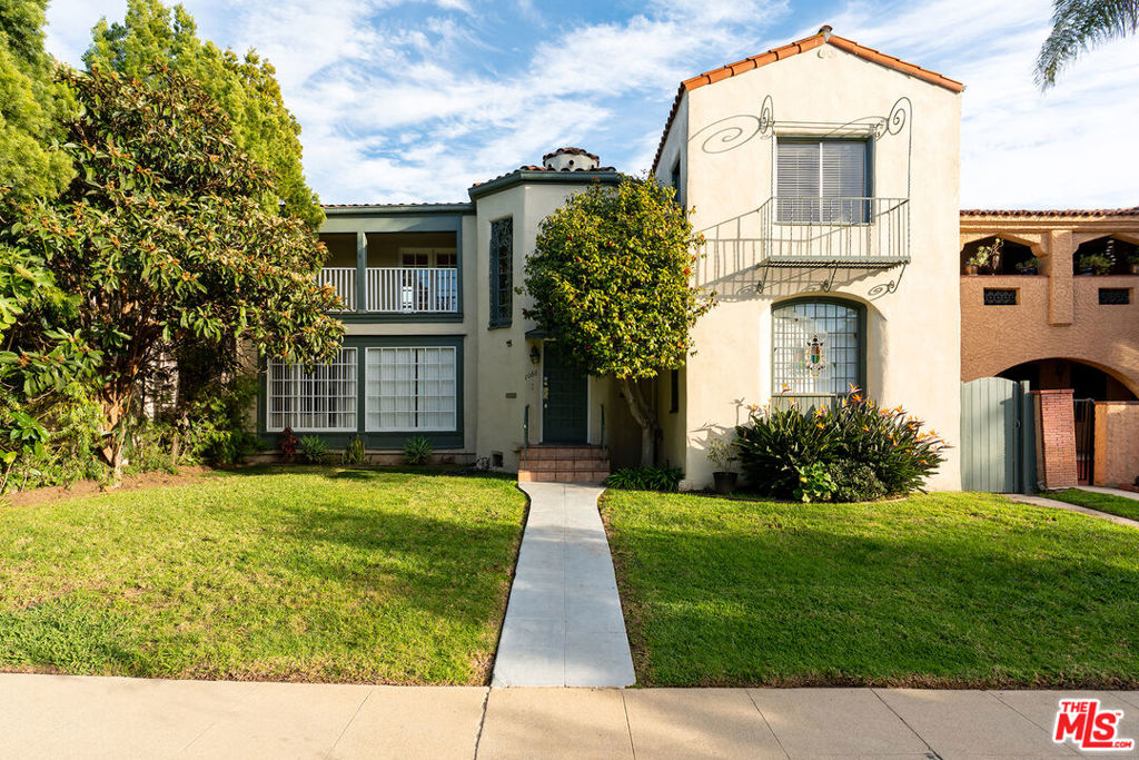 1064 S Hayworth Avenue, Los Angeles, CA 90035 — photo 1