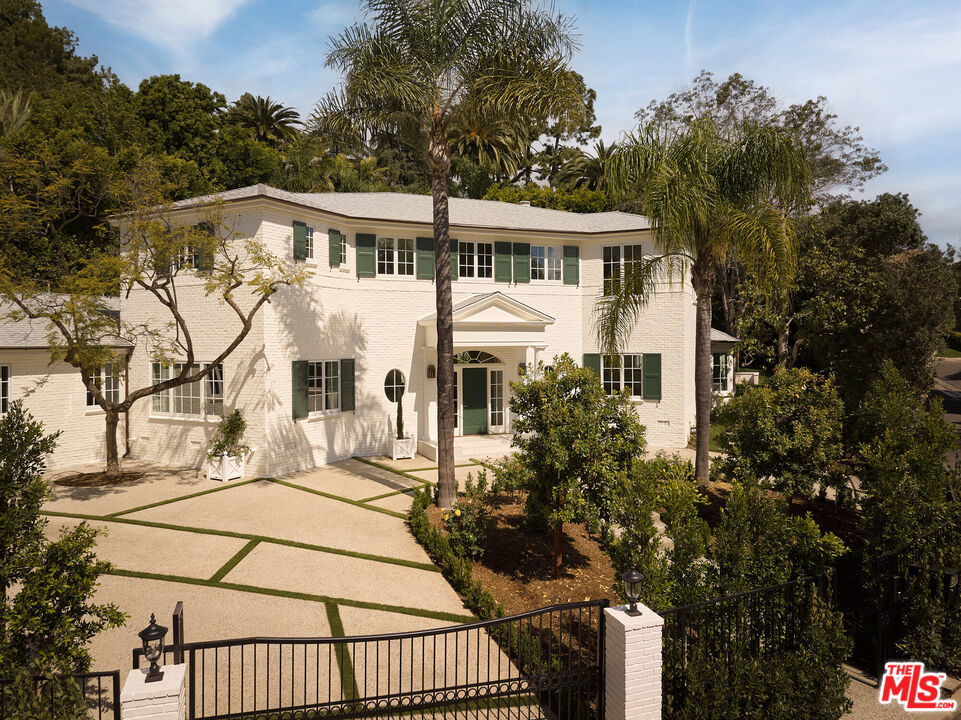 31 Oakmont Drive, Los Angeles, CA 90049 — photo 1