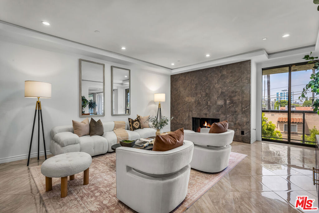 125 N GALE Drive 306, Beverly Hills, CA 90211 — photo 1