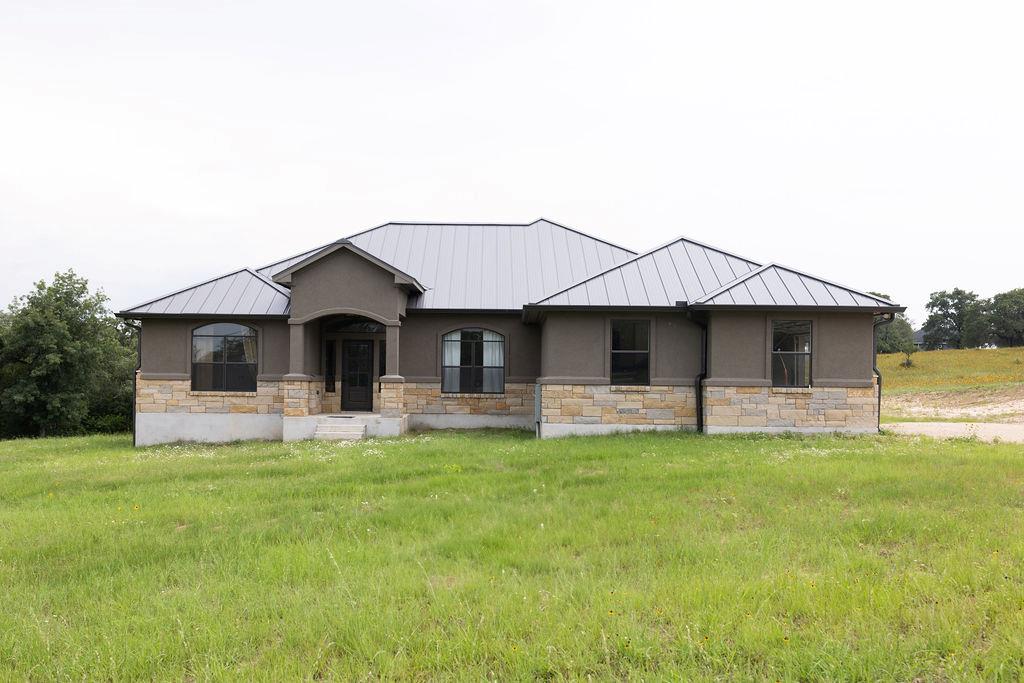 111 Powder, Luling, TX 78648 — photo 1