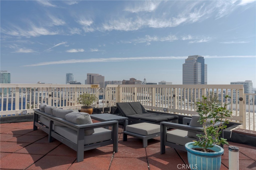 315 W 3rd Street 410, Long Beach, CA 90802 — photo 1