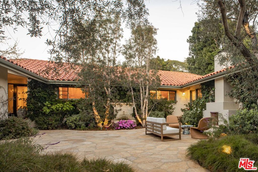 1296 Capri Drive, Pacific Palisades, CA 90272 — photo 1