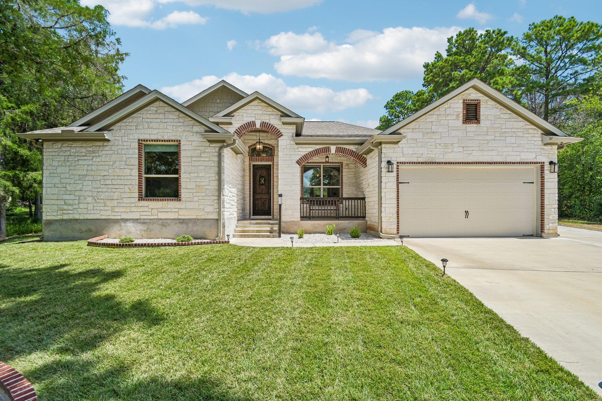 284 Moku Manu, Bastrop, TX 78602 — photo 1