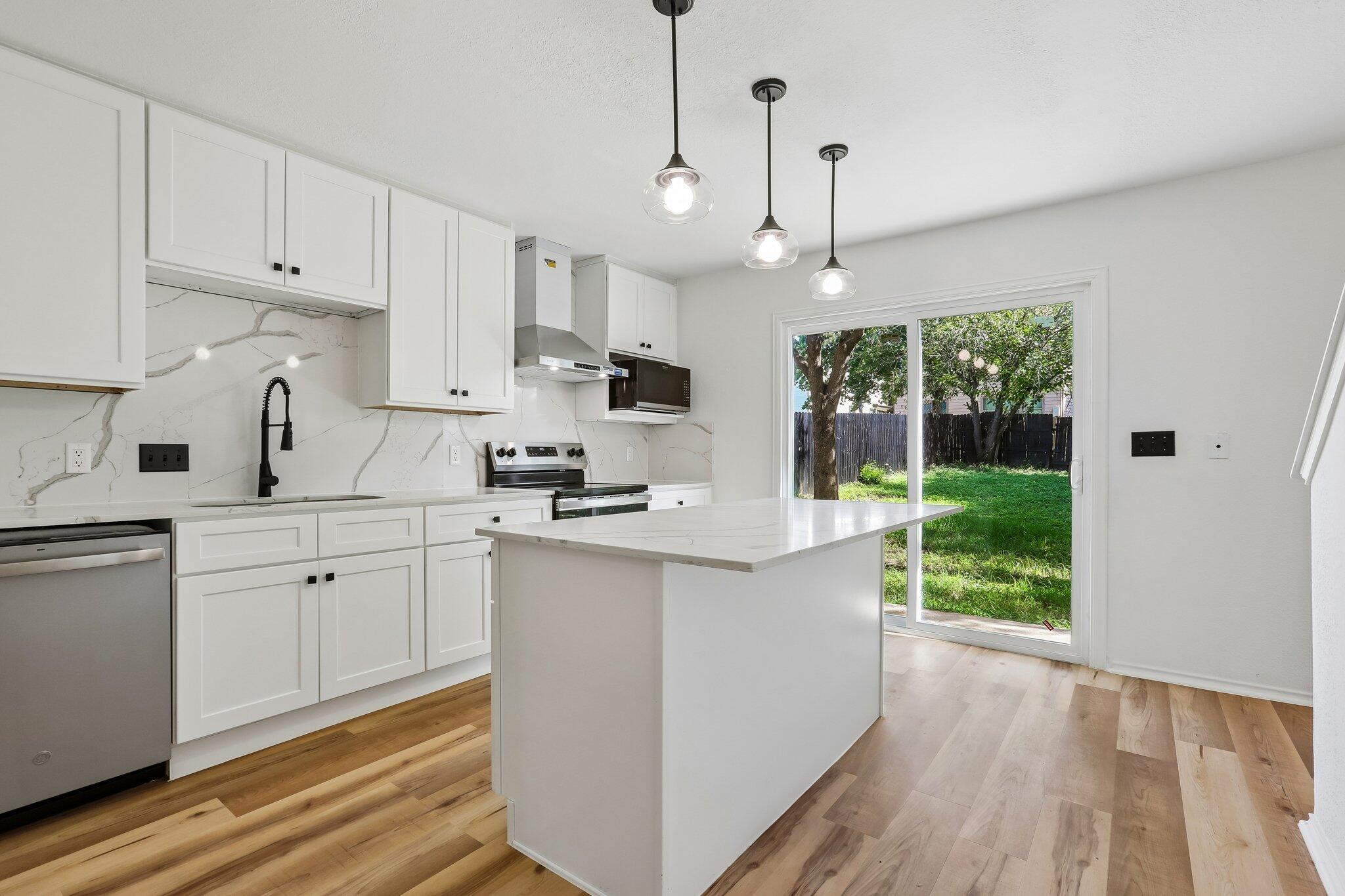 4504 Lyra Cir, Austin, TX 78744 — photo 1