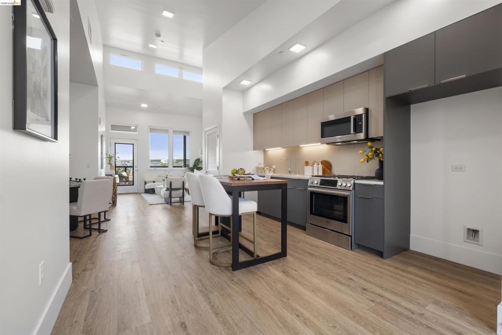1545 32nd Street 214, Oakland, CA 94608 — photo 1