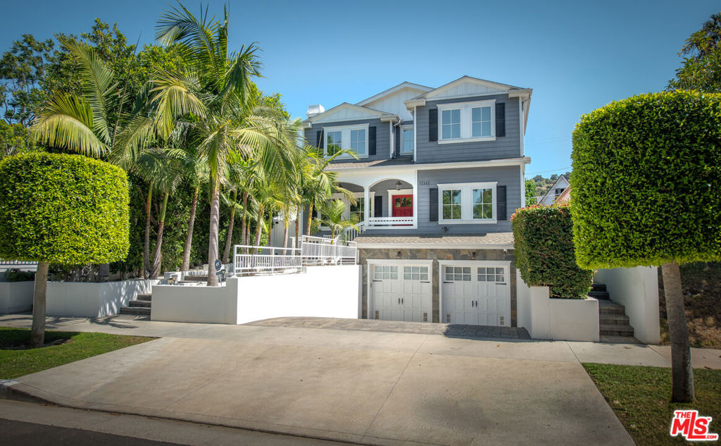 12142 Hollyglen Place, Studio City, CA 91604 — photo 1