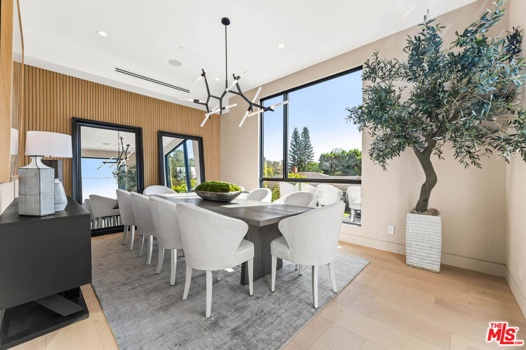 12119 Travis Street, Los Angeles, CA 90049 — photo 1