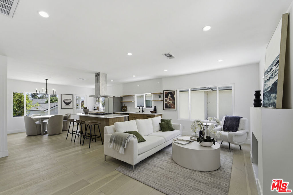 6018 S Harcourt Avenue, Los Angeles, CA 90043 — photo 1