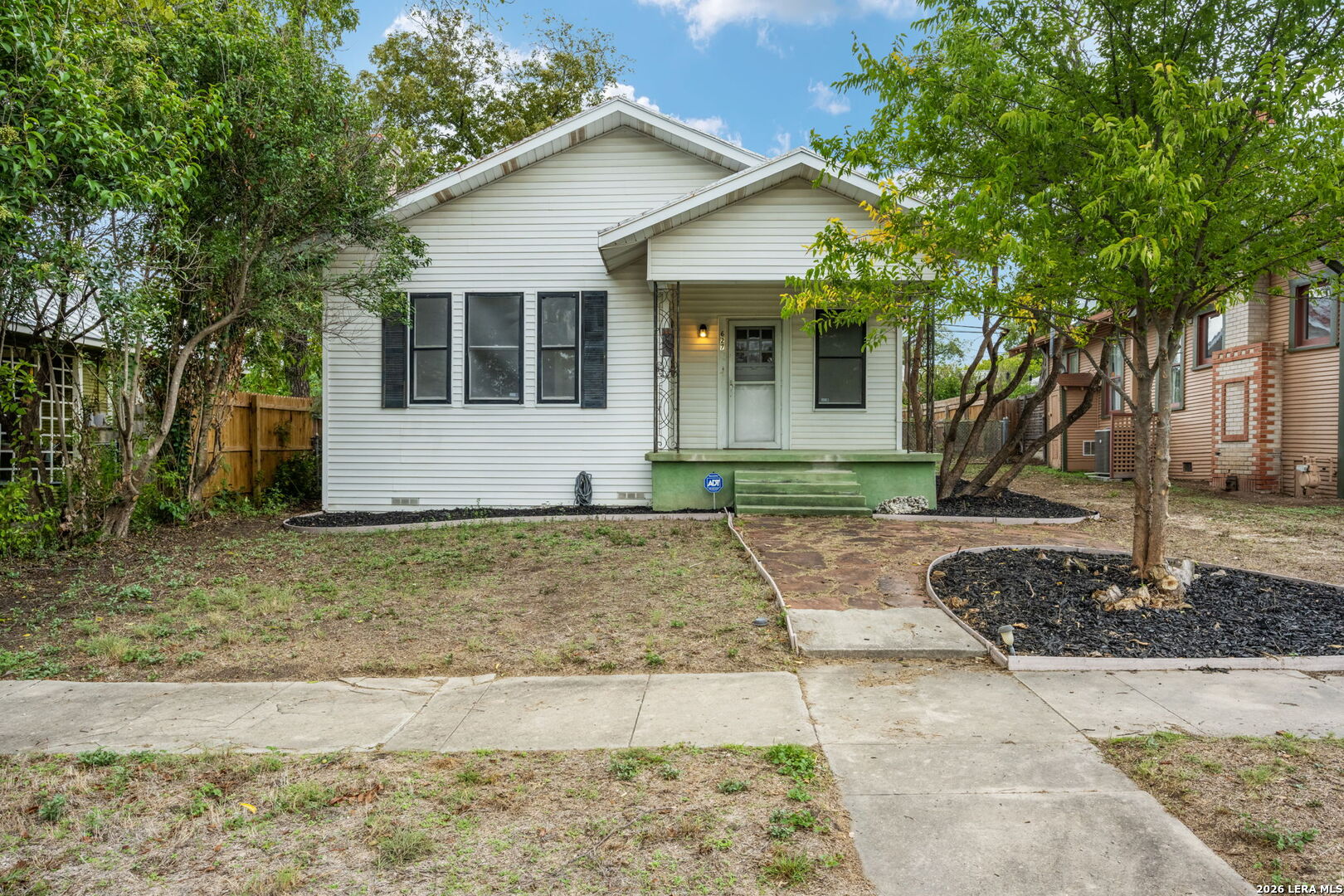 627 W Mulberry Ave, San Antonio, TX 78212 — photo 1