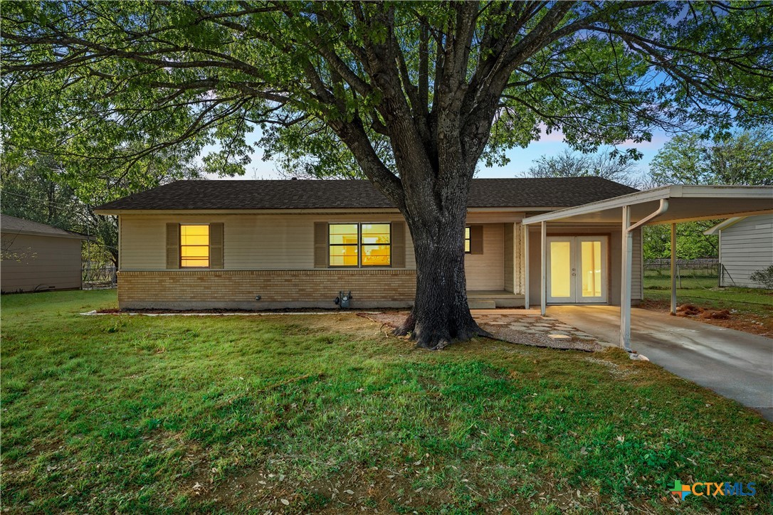 901 N Main Street, West, TX 76691 — photo 1