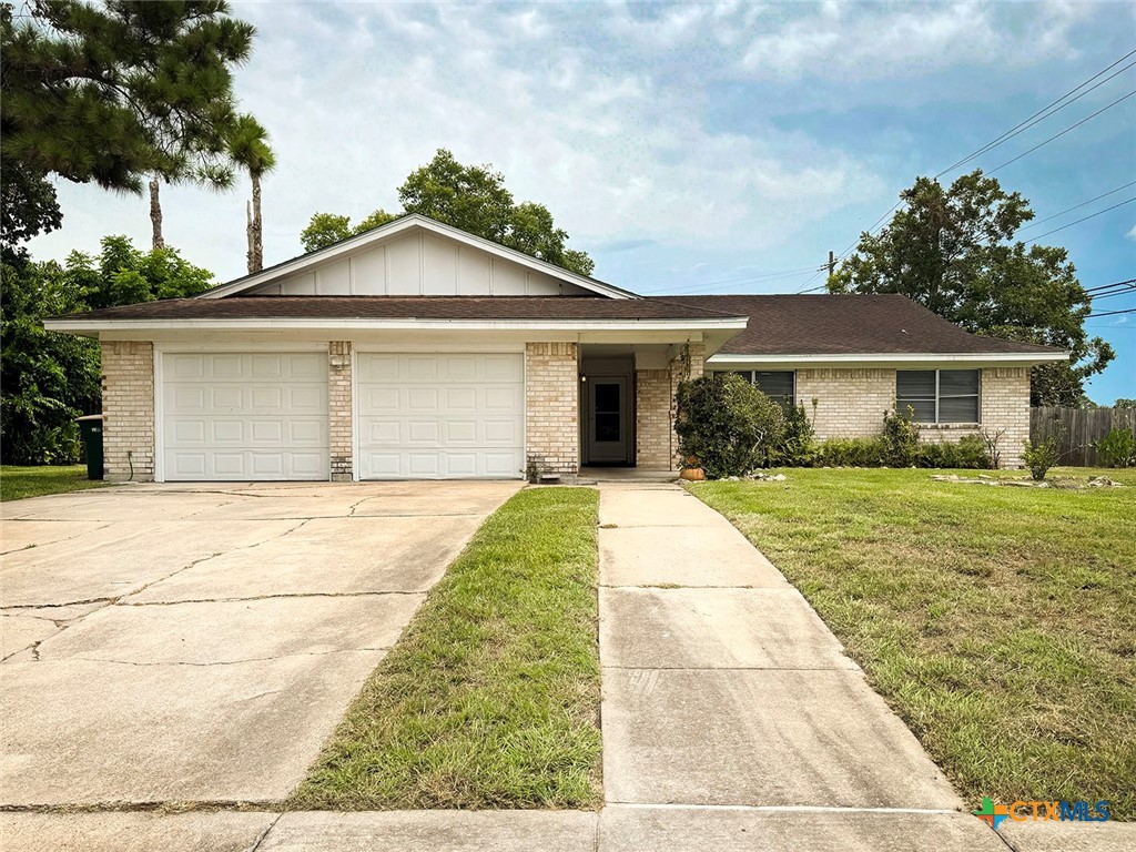 102 Tanglewood Drive, Victoria, TX 77901 — photo 1