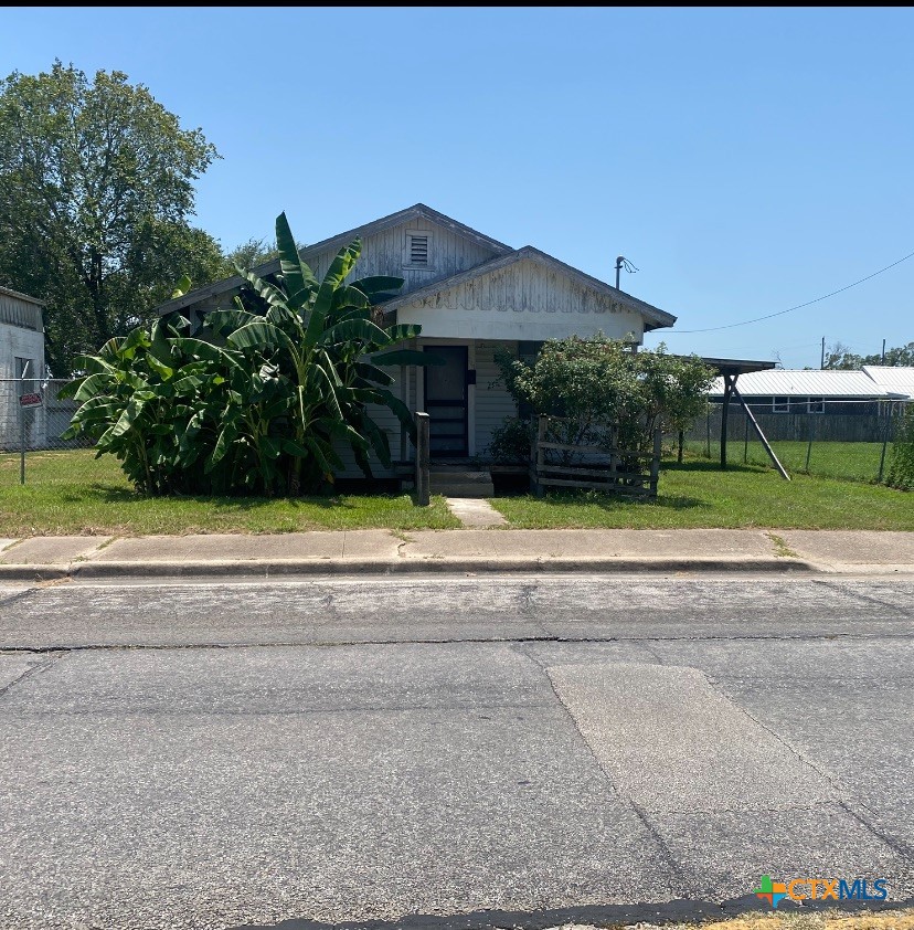 705 E North Street, Victoria, TX 77901 — photo 1