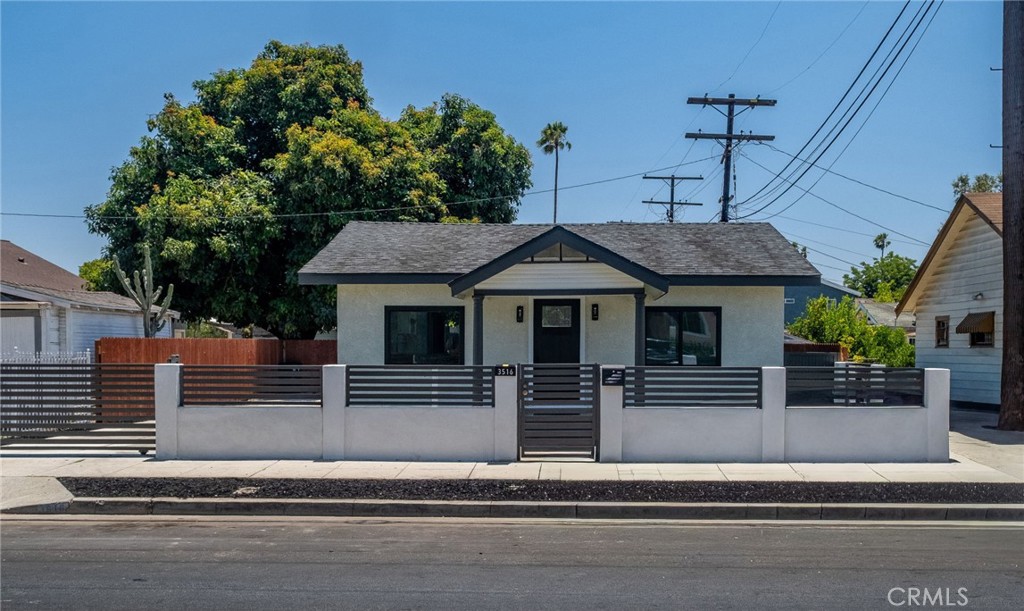 3516 Montclair Street, Los Angeles, CA 90018 — photo 1