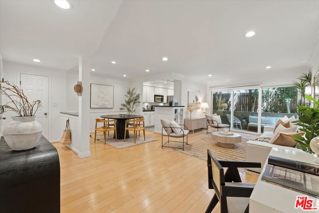 11646 Chenault Street 9, Los Angeles, CA 90049 — photo 1