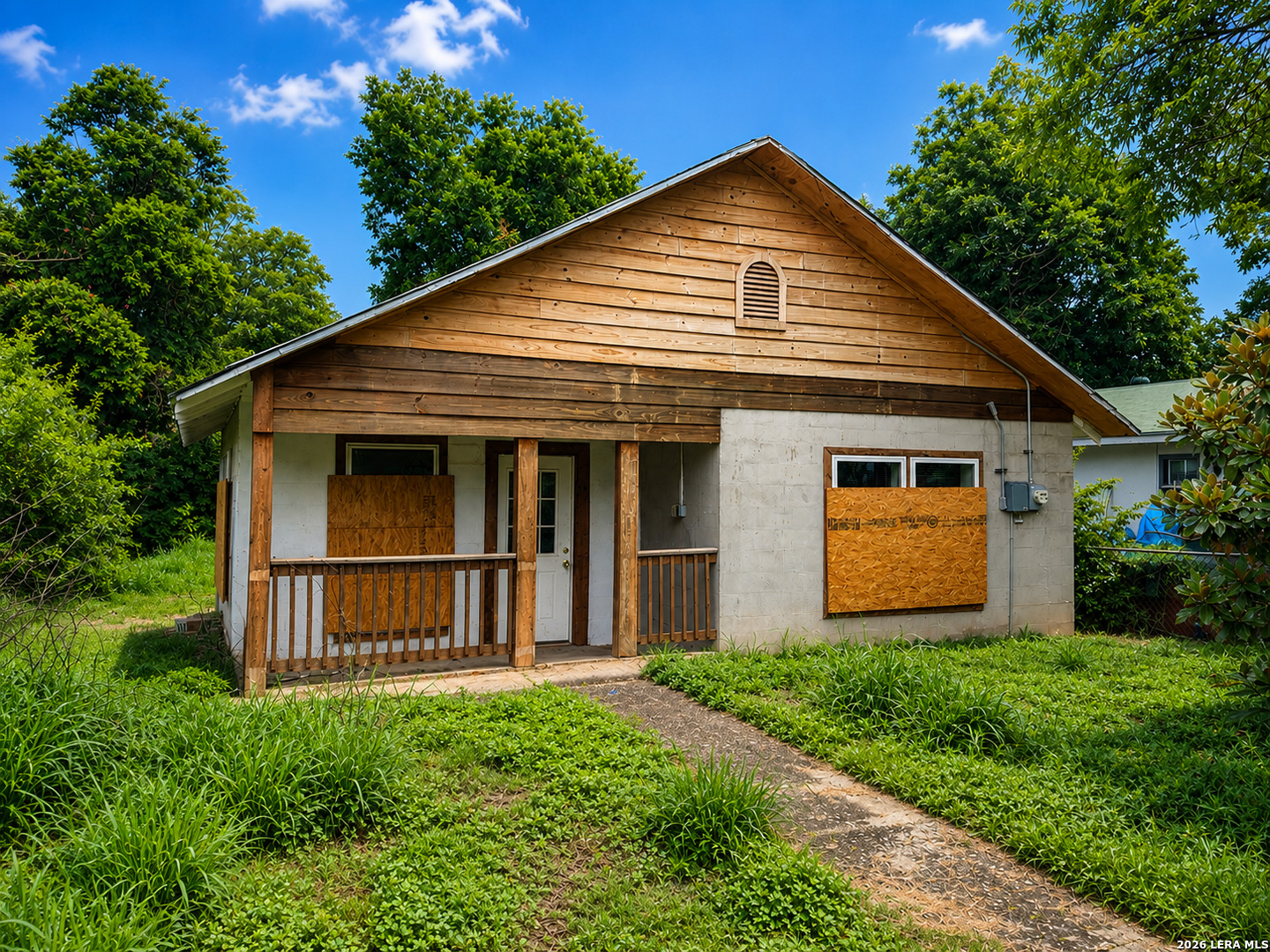2104 S NAVIDAD ST, San Antonio, TX 78207 — photo 1