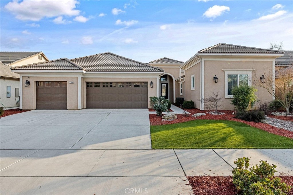 6545 W Wren