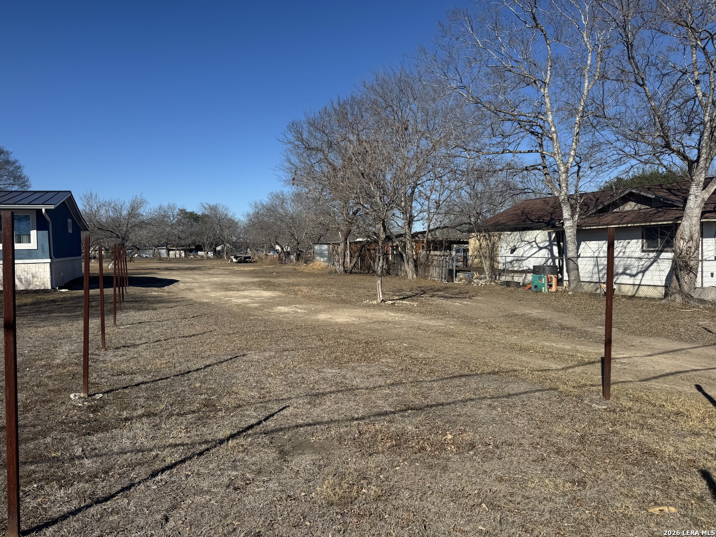 831 W Villaret, San Antonio, TX 78224 — photo 1