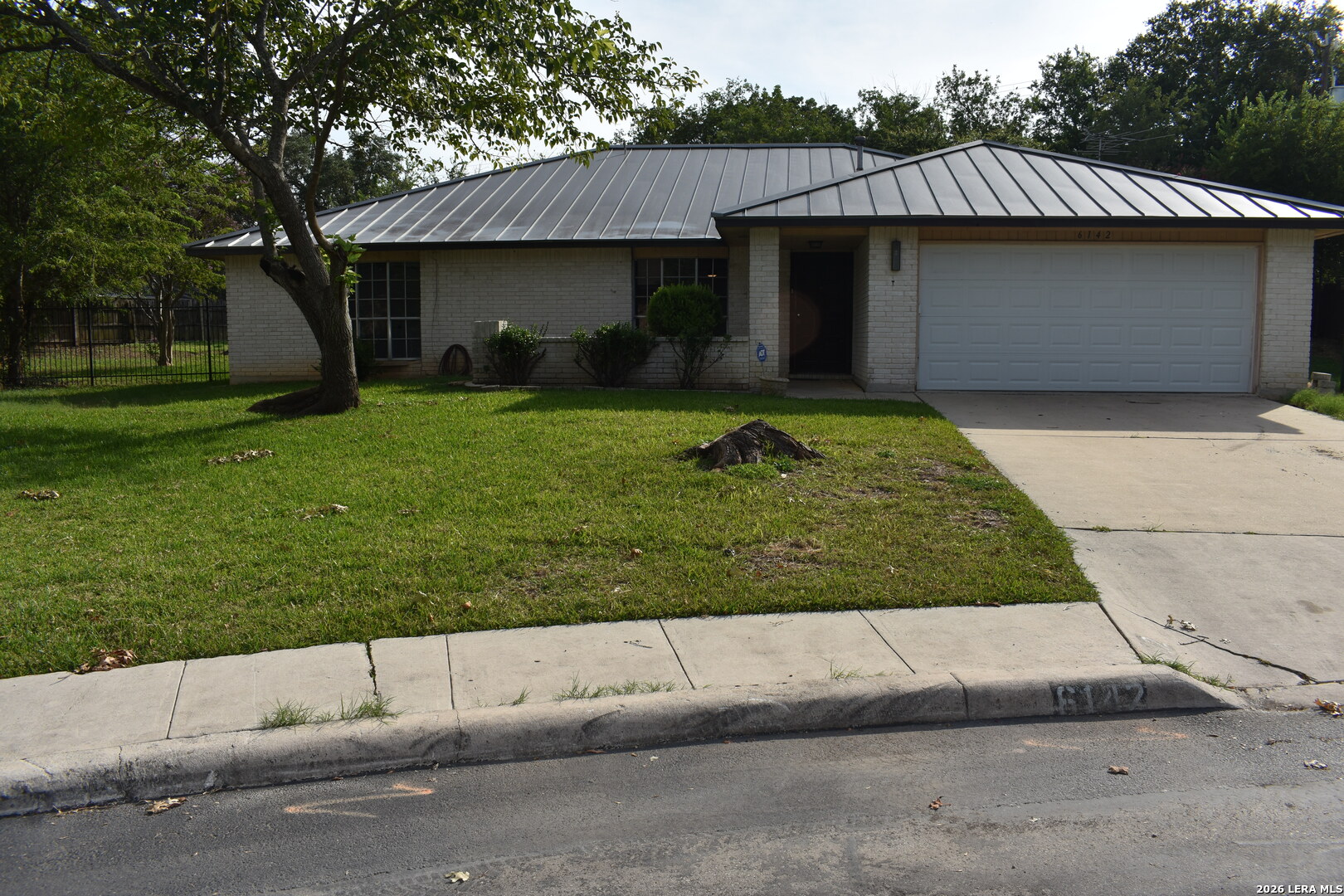 6142 LYNGROVE ST, San Antonio, TX 78249 — photo 1