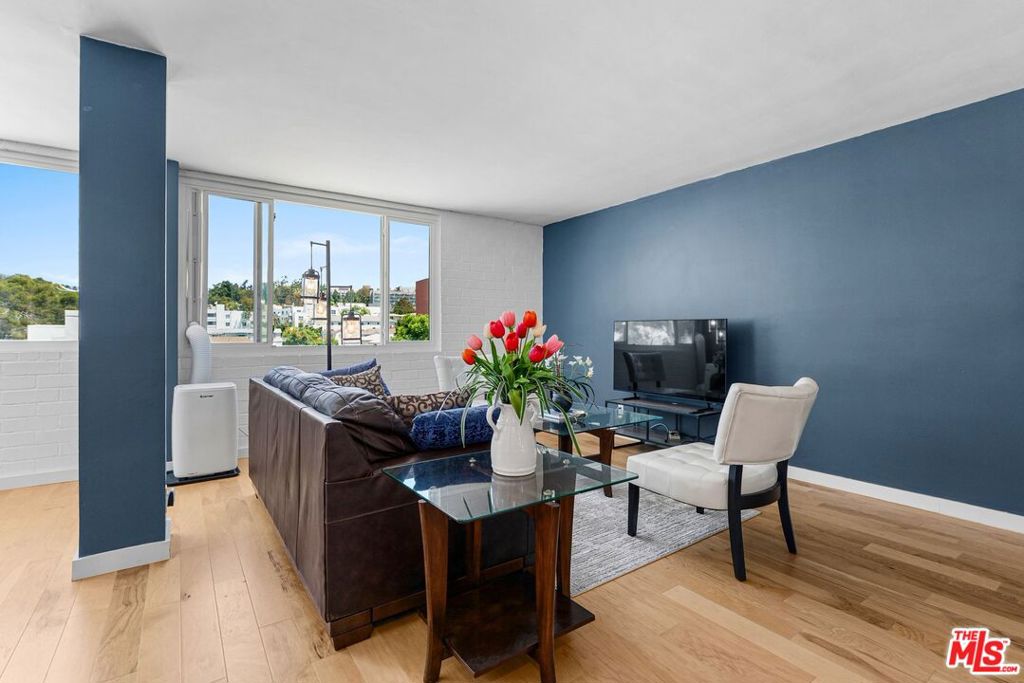 540 Kelton Avenue 501, Los Angeles, CA 90024 — photo 1