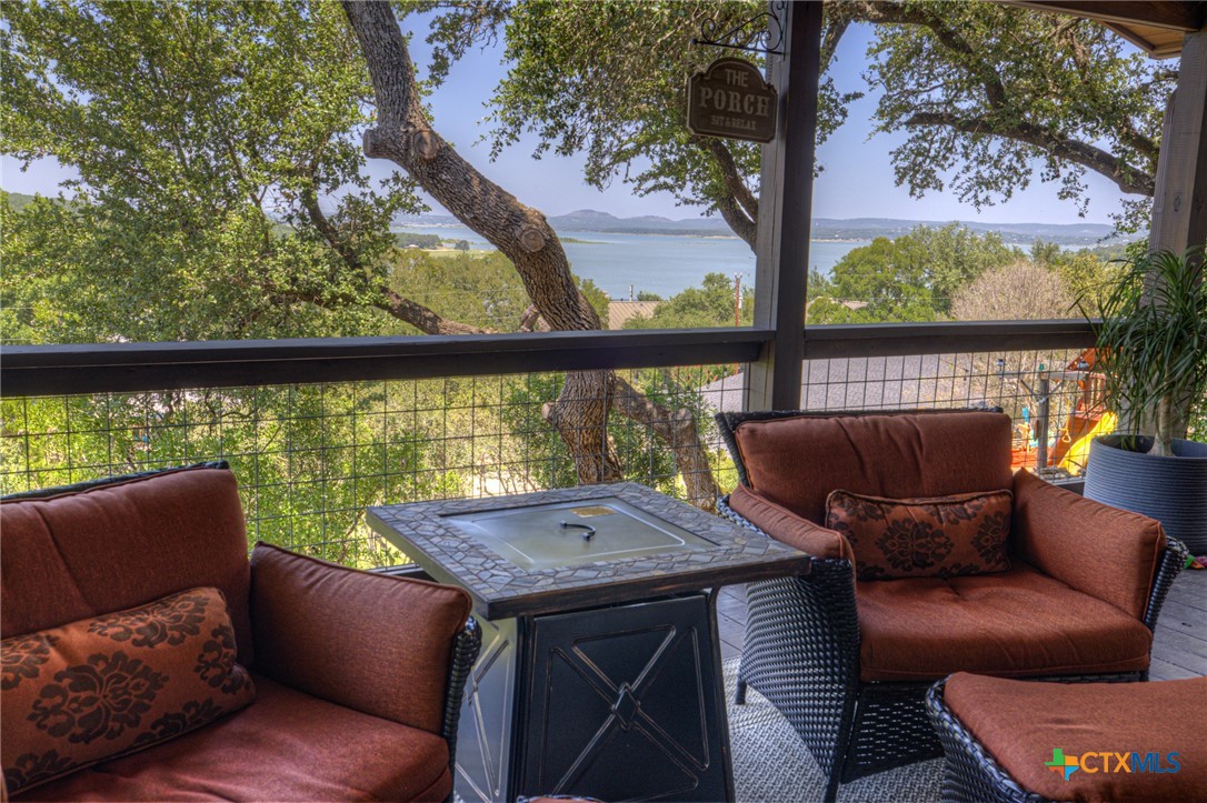 1422 Oakridge Lane, Canyon Lake, TX 78133 — photo 1