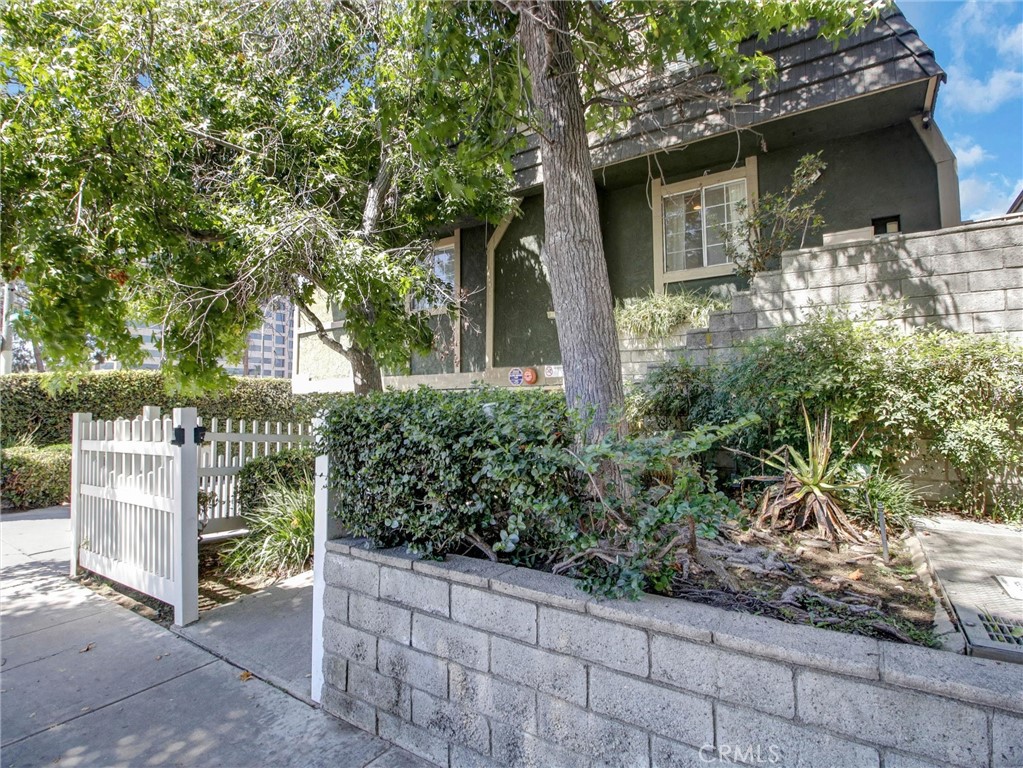 379 N Mentor Avenue 1, Pasadena, CA 91106 — photo 1