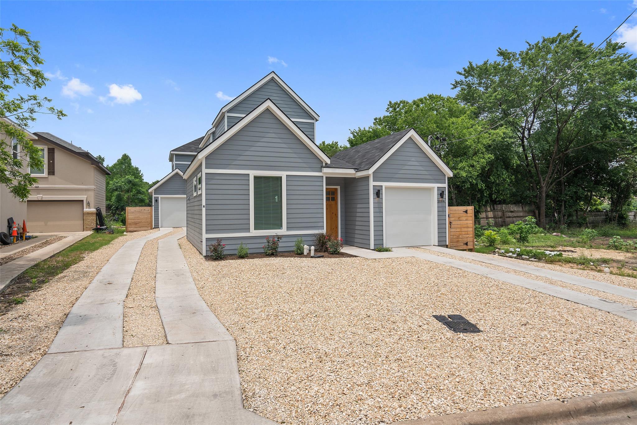 2004 Maxwell Ln, Austin, TX 78741 — photo 1
