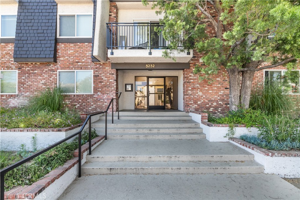 5252 Coldwater Canyon 202, Sherman Oaks, CA 91401 — photo 1