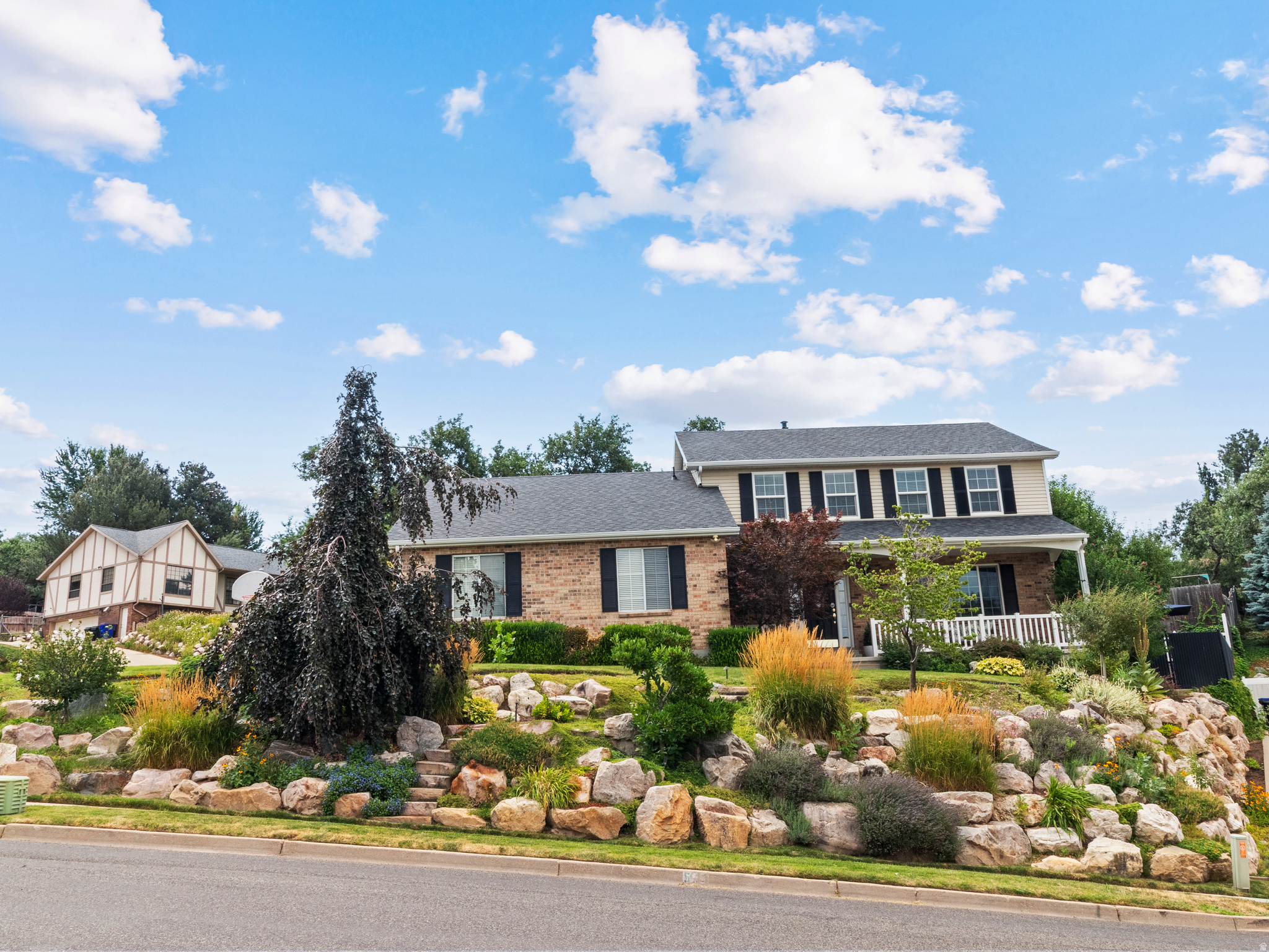 557 S MOSS HILL DR, Bountiful, UT 84010 — photo 1