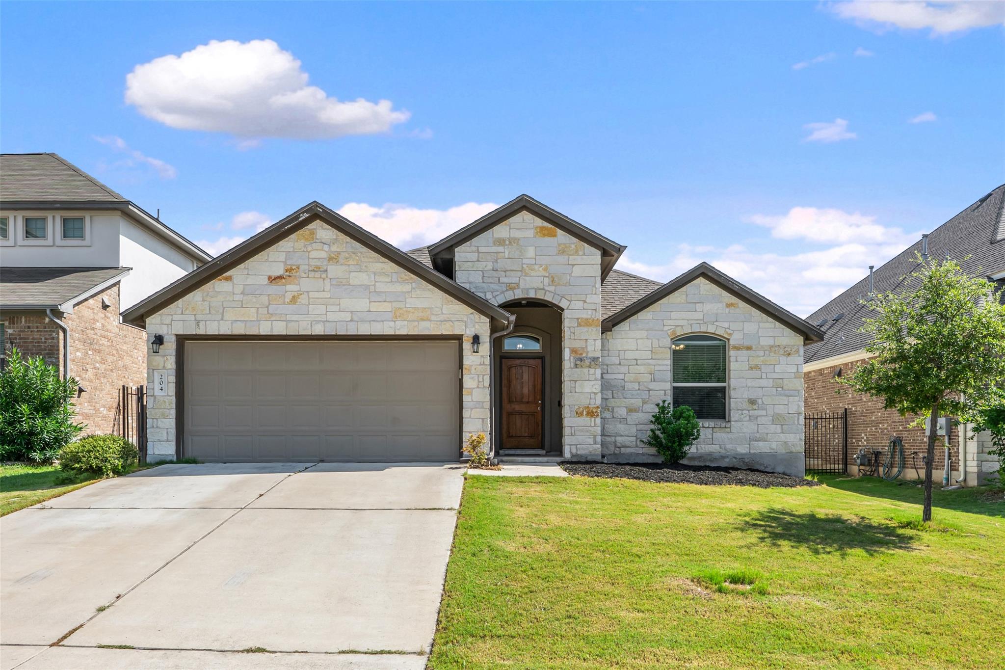 204  Lambert St, Leander, TX 78641 — photo 1