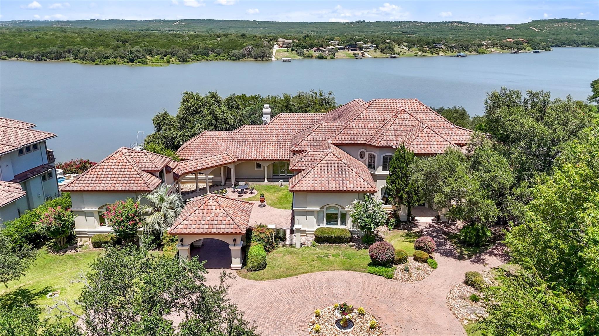 2901  Cliff Pt, Spicewood, TX 78669 — photo 1