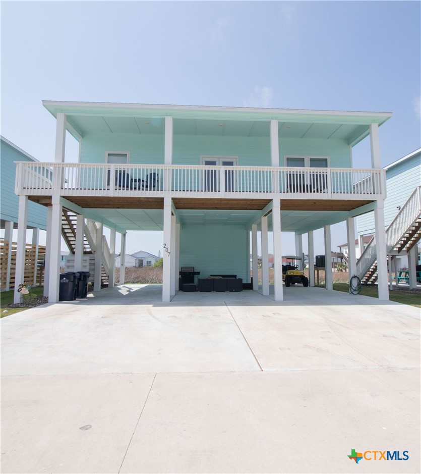 207 Paradise Dr, Rockport, TX 78382 — photo 1