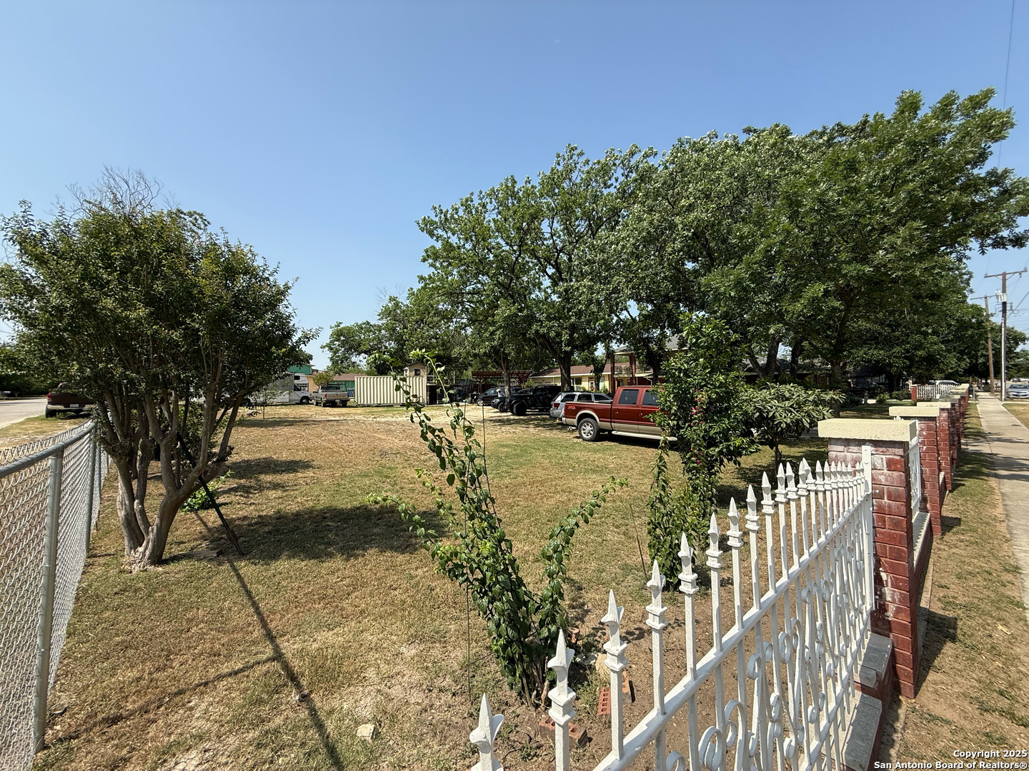 710 W Baetz BLVD 1, San Antonio, TX 78221 — photo 1