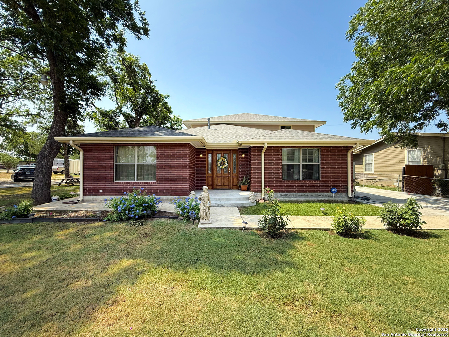 710 W Baetz Blvd., San Antonio, TX 78221 — photo 1
