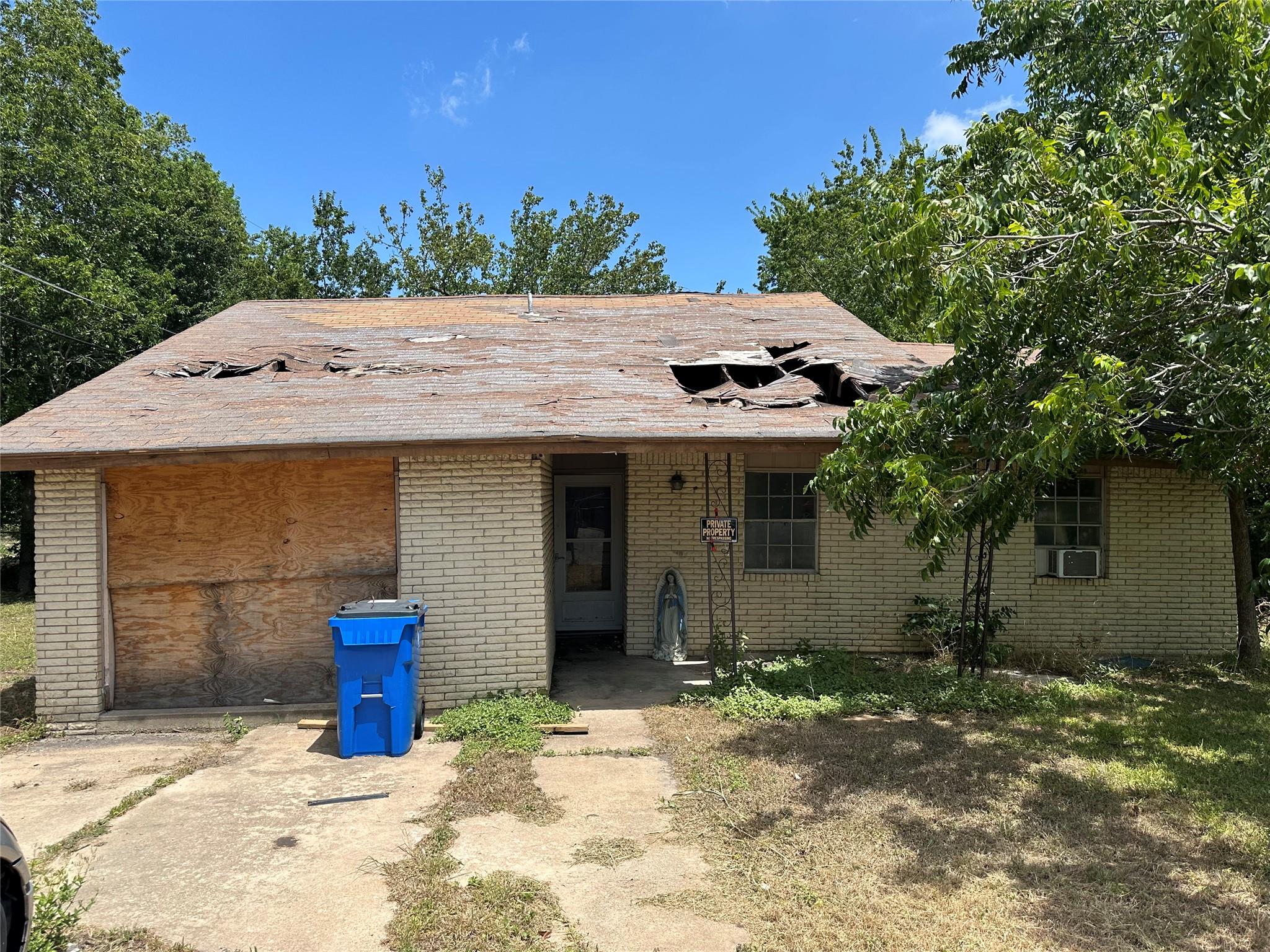 506 Forest Ct, Taylor, TX 76574 — photo 1