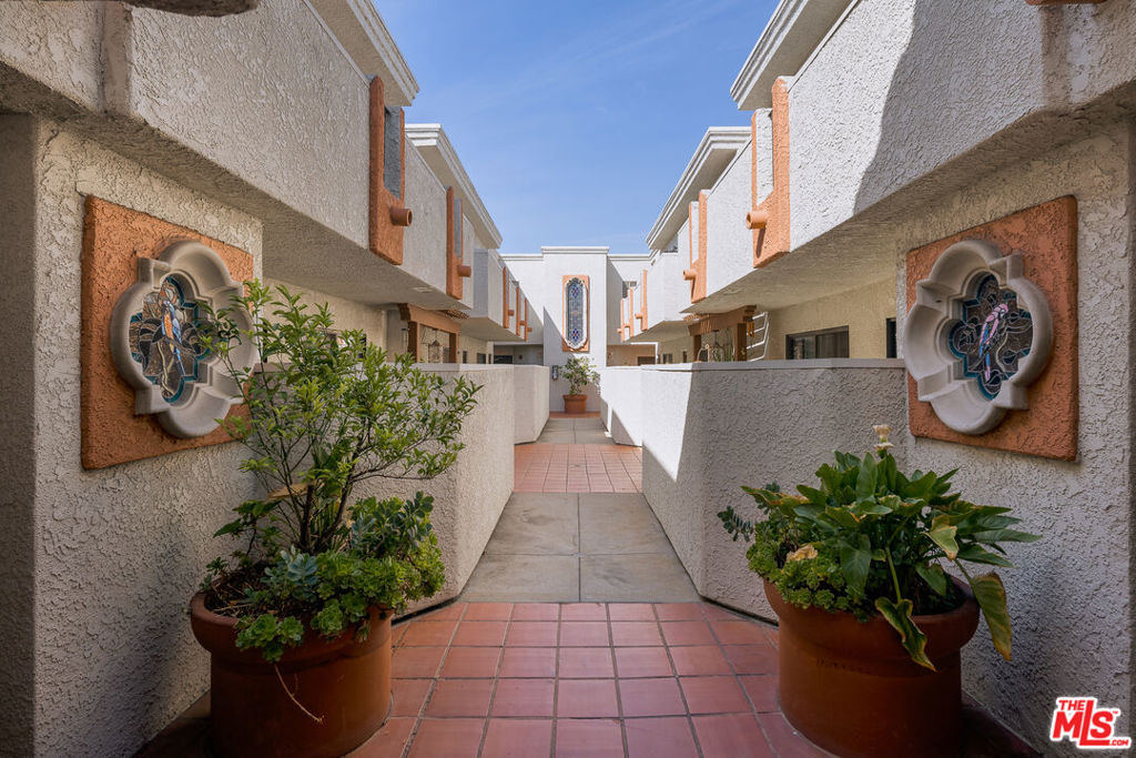 3271 Sawtelle Boulevard 204, Los Angeles, CA 90066 — photo 1