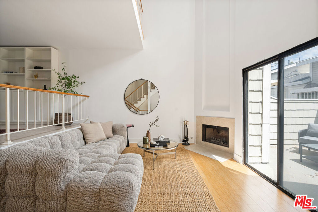 4658 Don Lorenzo Drive G, Los Angeles, CA 90008 — photo 1