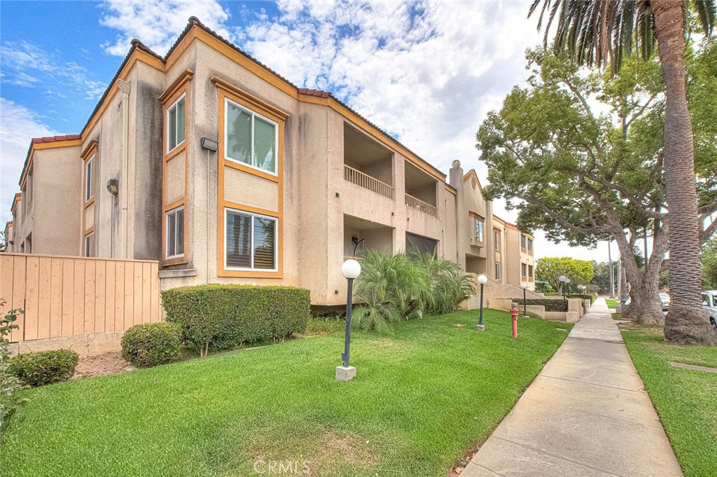 430 N Holliston 210, Pasadena, CA 91106 — photo 1