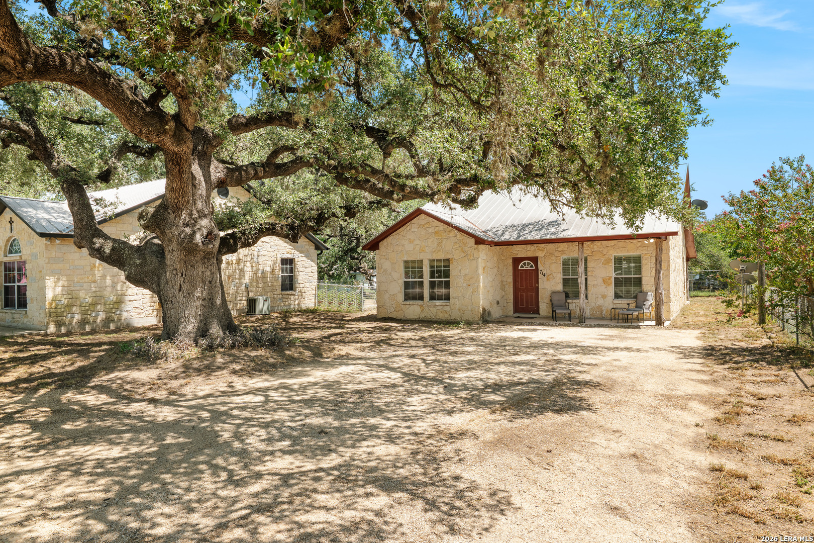 714 Houston, Pleasanton, TX 78064 — photo 1