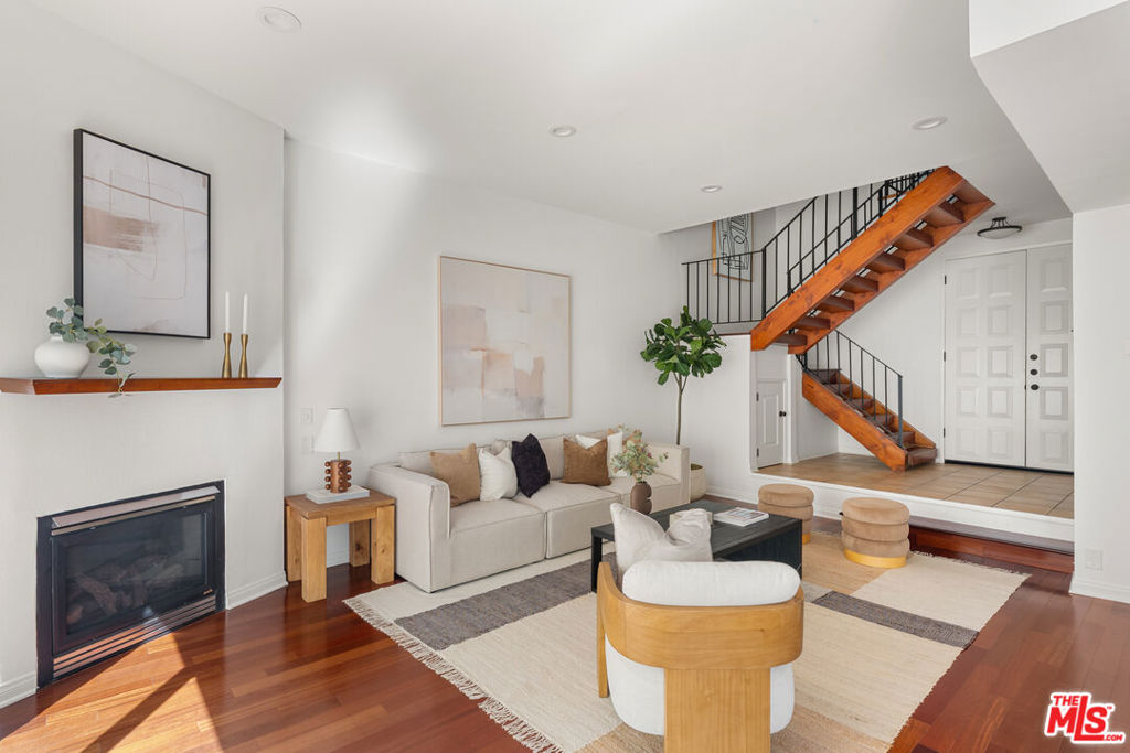 1127 9th Street 103, Santa Monica, CA 90403 — photo 1
