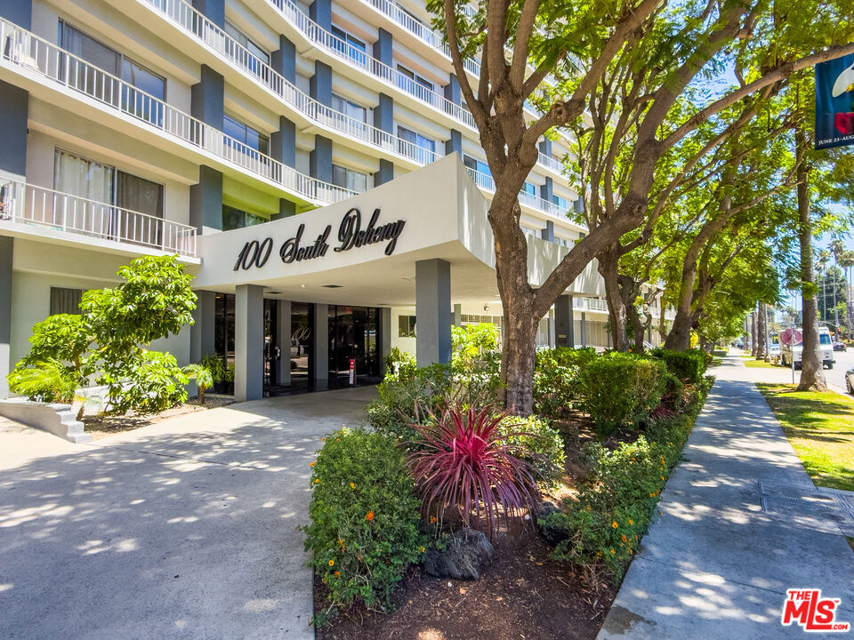 100 S Doheny Drive 811, Los Angeles, CA 90048 — photo 1