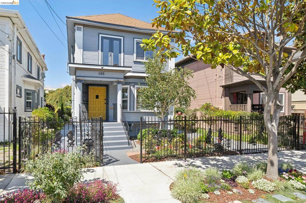 688 31St St, Oakland, CA 94609 — photo 1