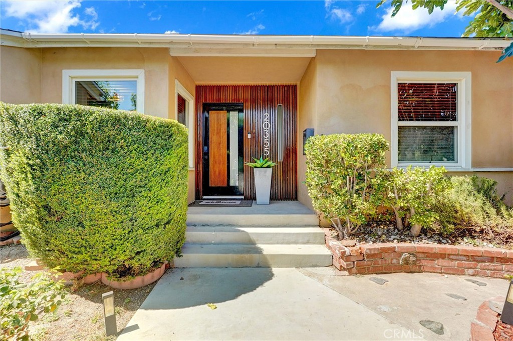 20355 Mobile, Winnetka, CA 91306 — photo 1